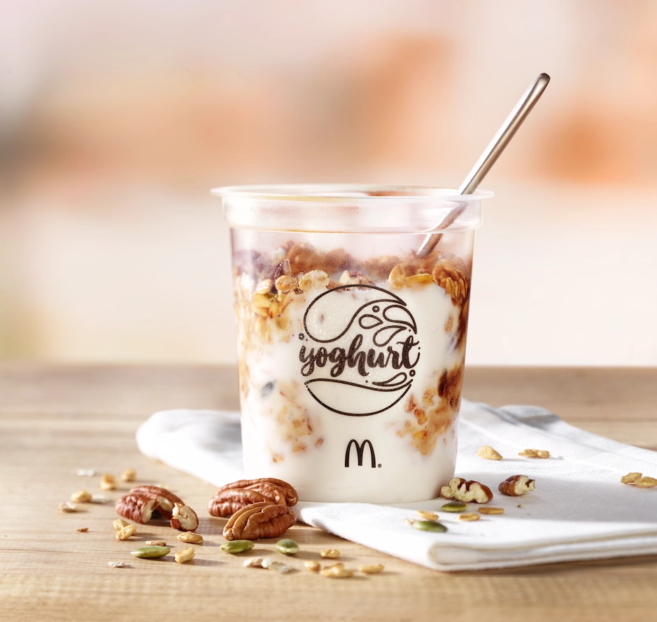 Mc Donalds Yoghurt food styling photoshoot by Sander de Ponti and Tobias Reymond foto/film