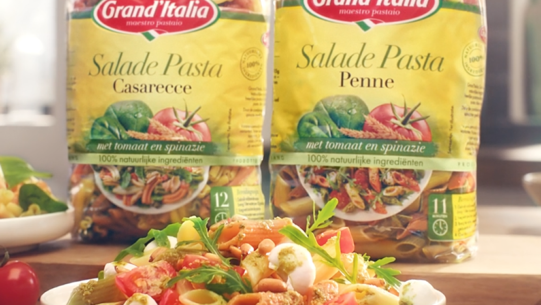 Grand Italia Salade Pasta  food styling commercial shoot by Sander de Ponti