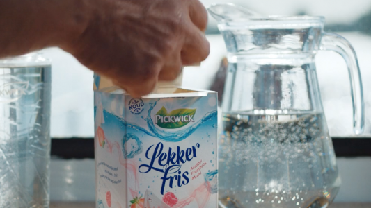 Pickwick Lekker Fris liquids food styling commercial shoot by Sander de Ponti