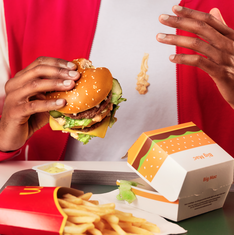 Person eating a Big Mac for a Mc Donalds food styling photoshoot by Sander de Ponti and No Points Studio's