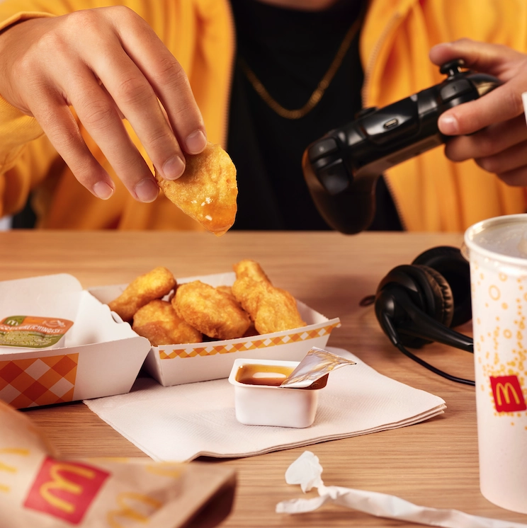 Person eating Mc Nuggets for a Mc Donalds food styling photoshoot by Sander de Ponti and No Points Studio's