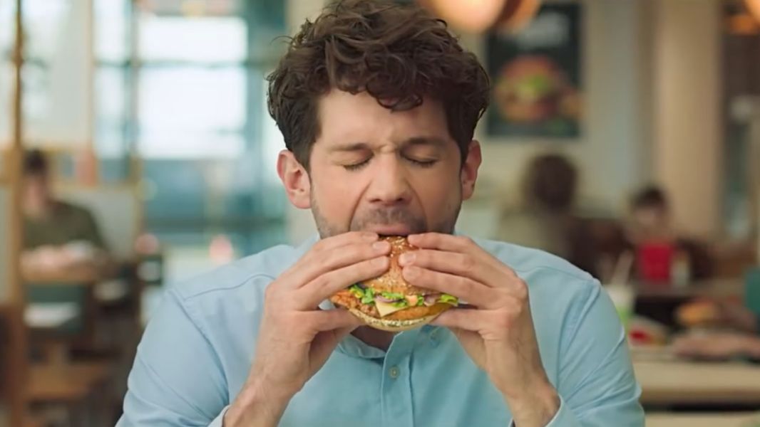 A beer food styling commercial shoot by Sander de Ponti